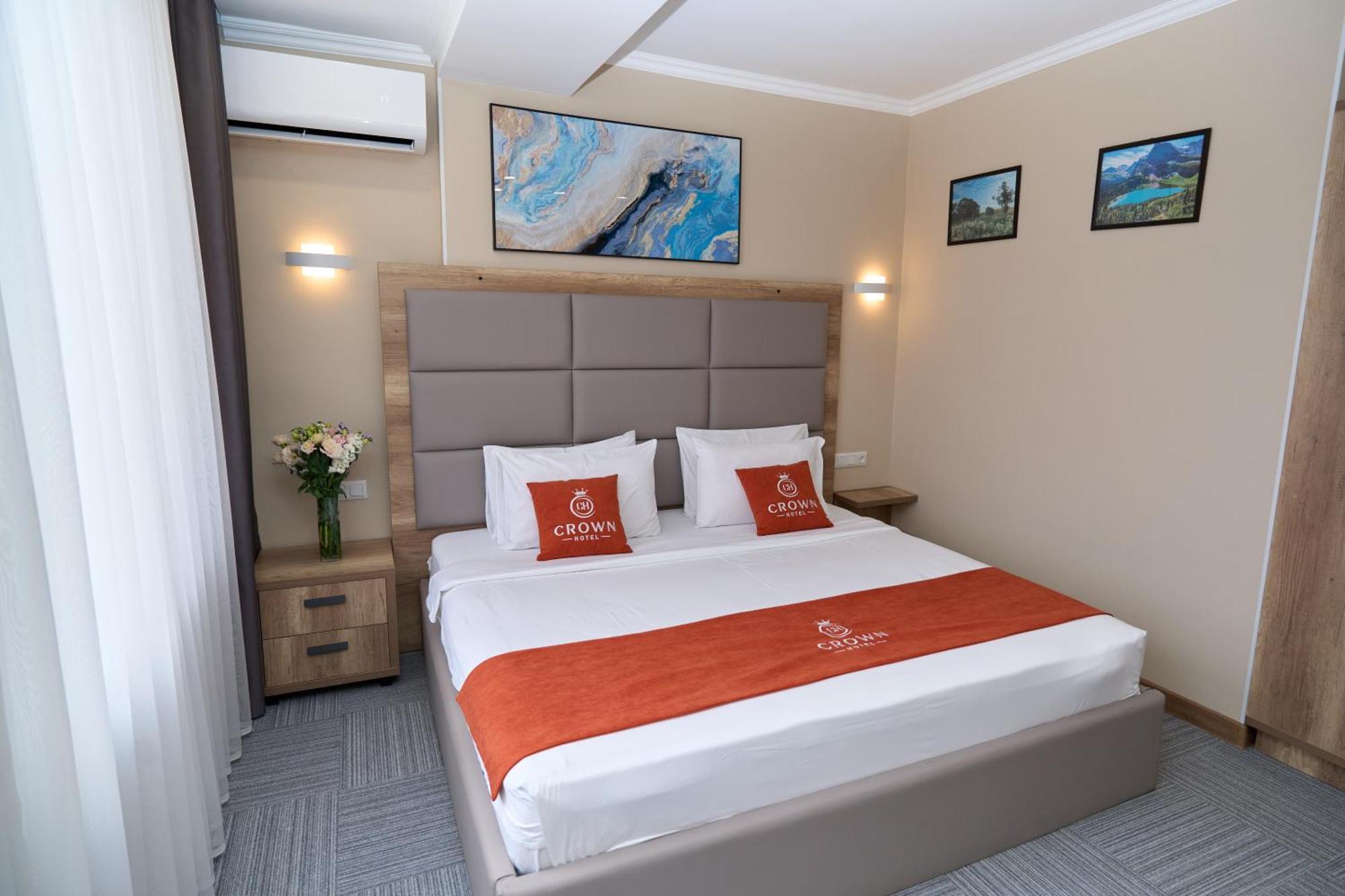 Crown Hotel Бішкек Екстер'єр фото