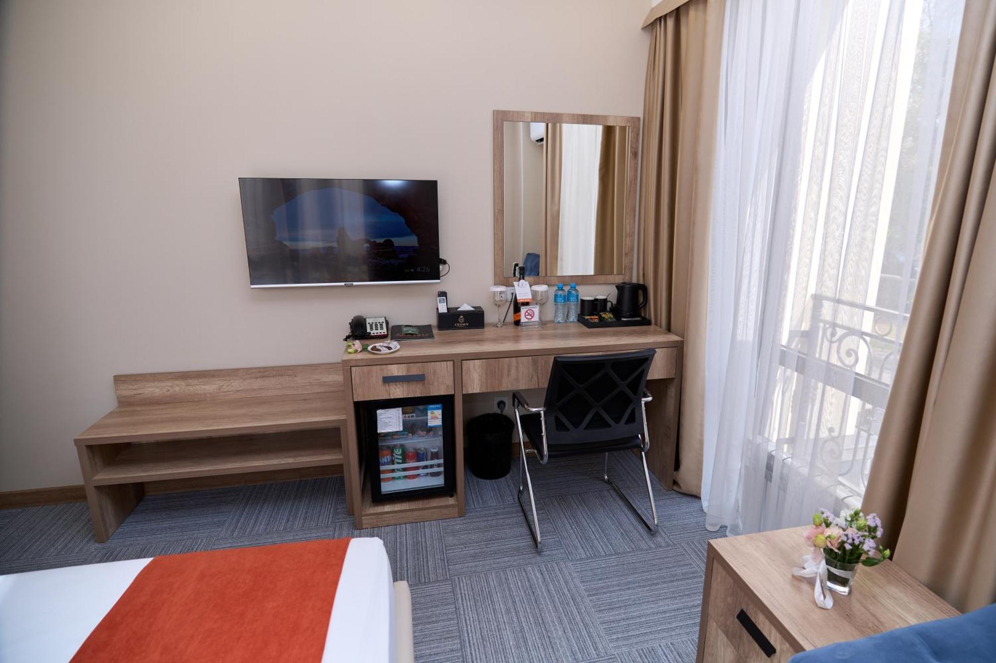 Crown Hotel Бішкек Екстер'єр фото