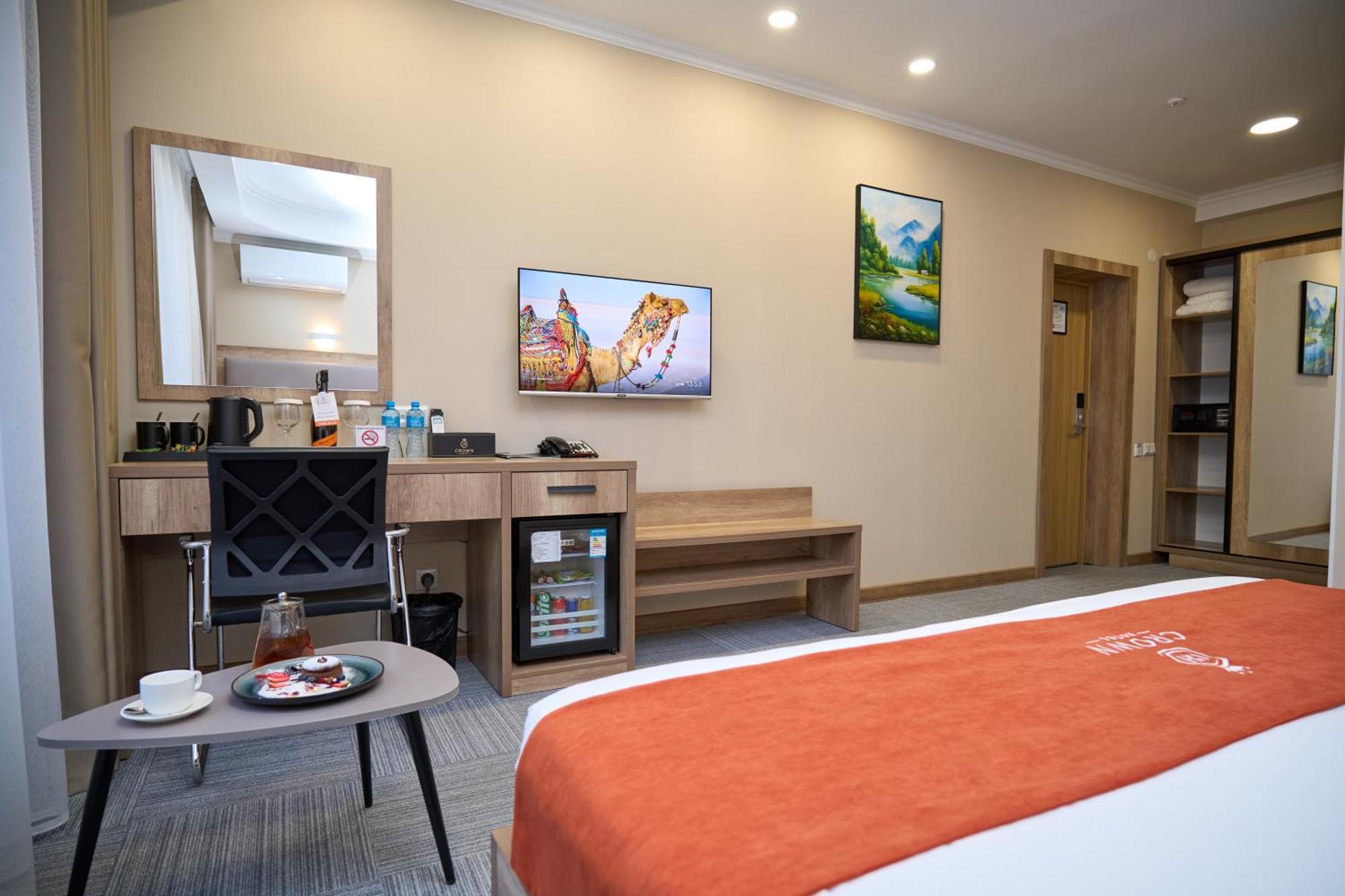 Crown Hotel Бішкек Екстер'єр фото