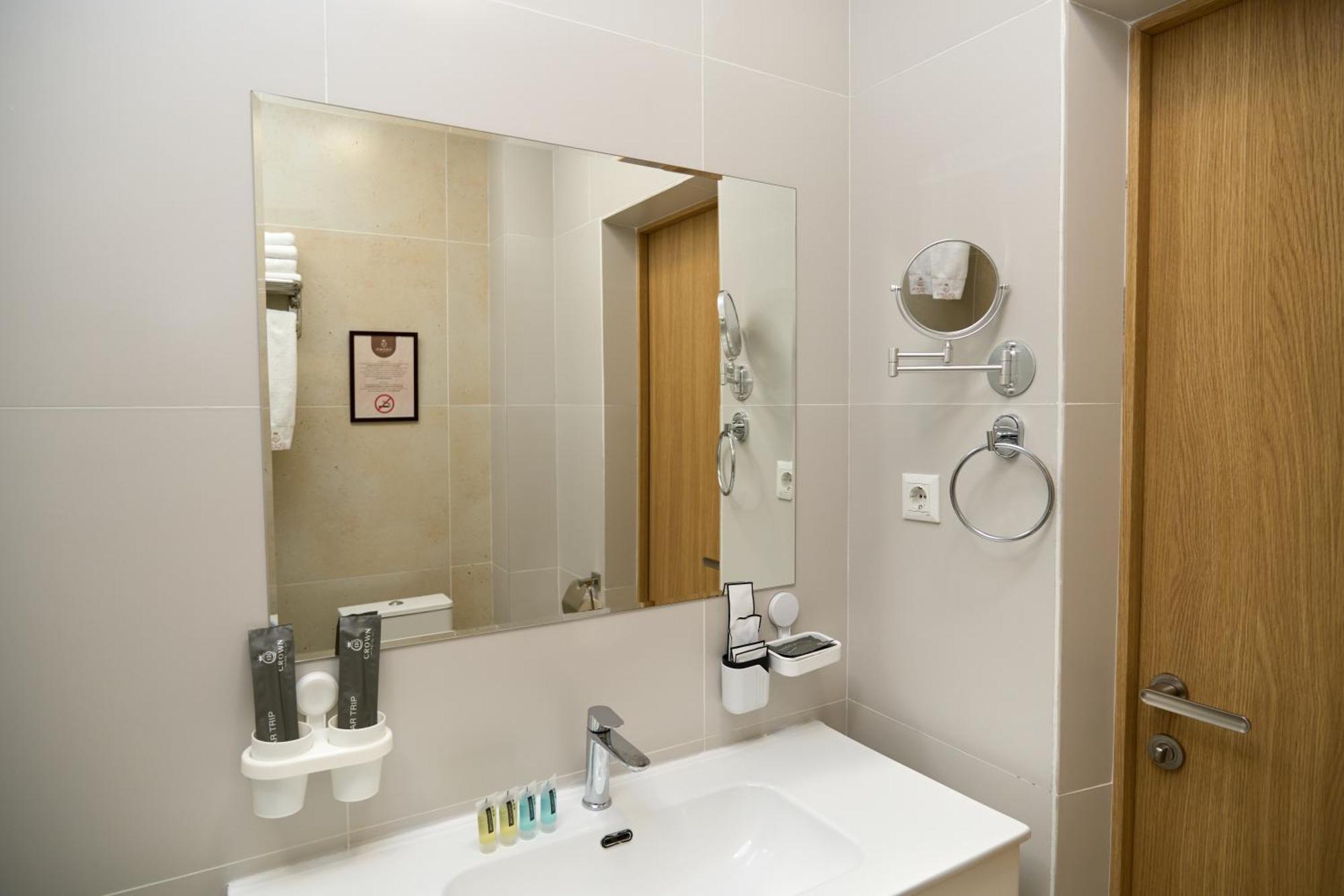 Crown Hotel Бішкек Екстер'єр фото