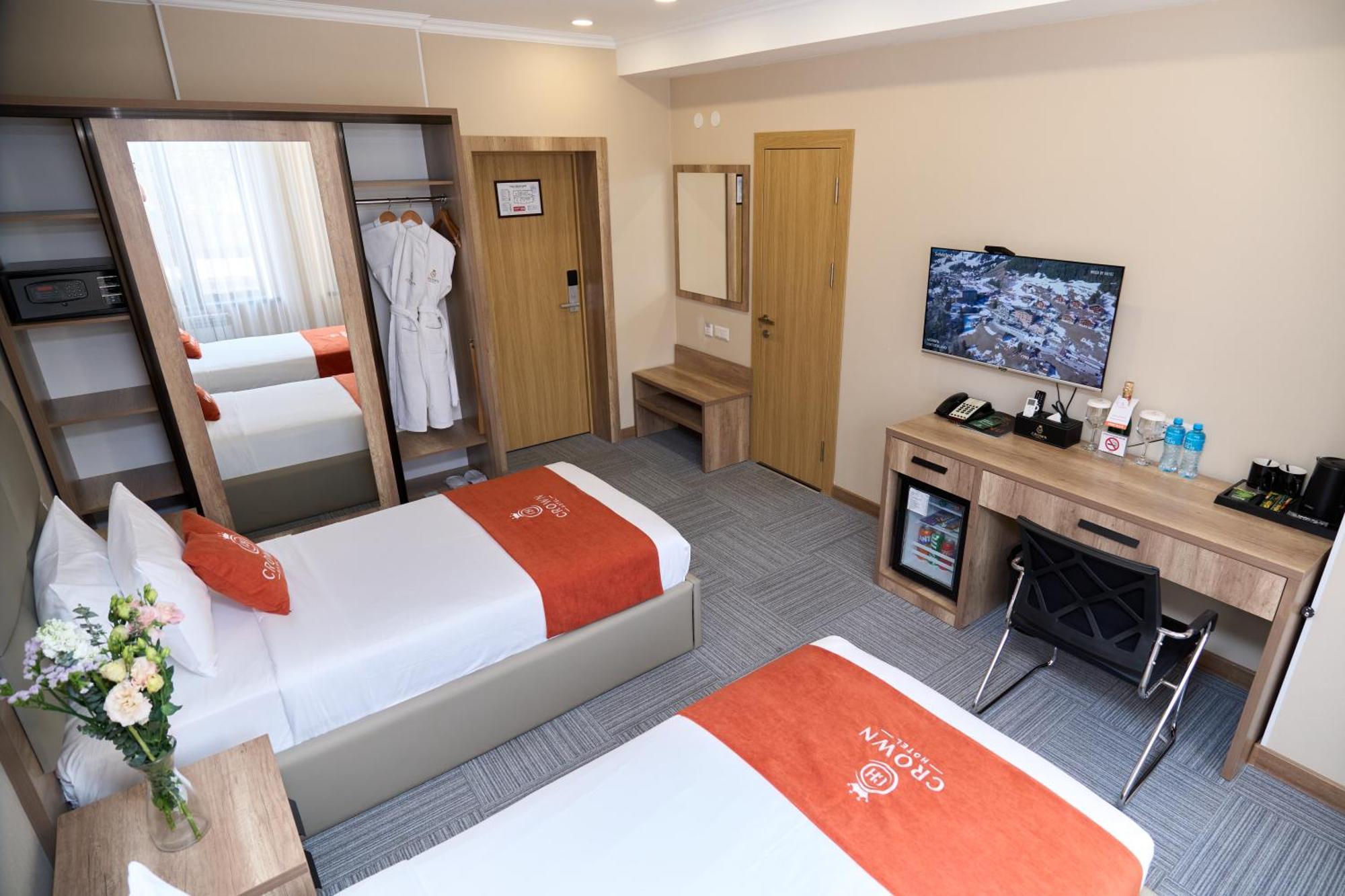 Crown Hotel Бішкек Екстер'єр фото