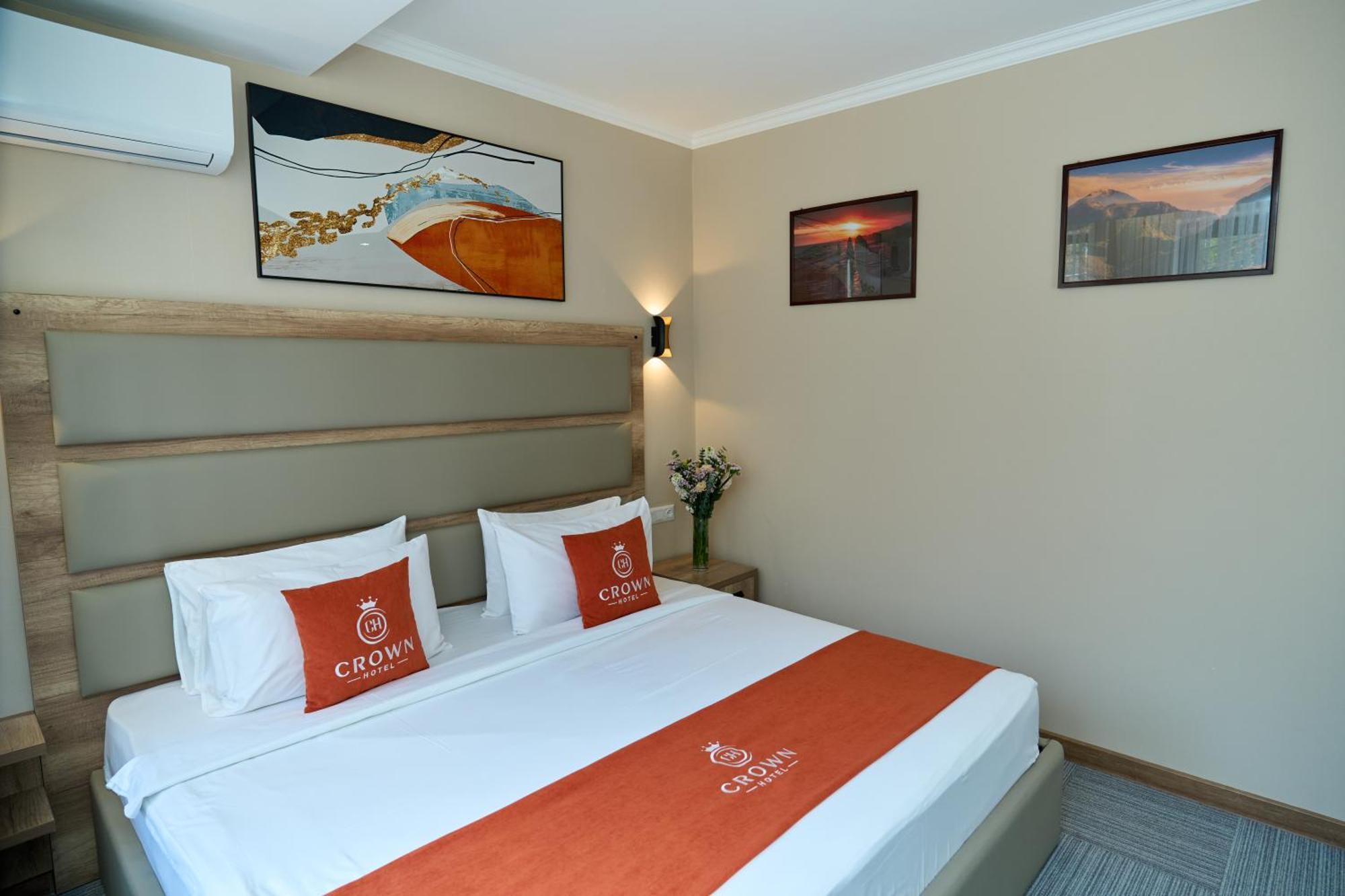 Crown Hotel Бішкек Екстер'єр фото