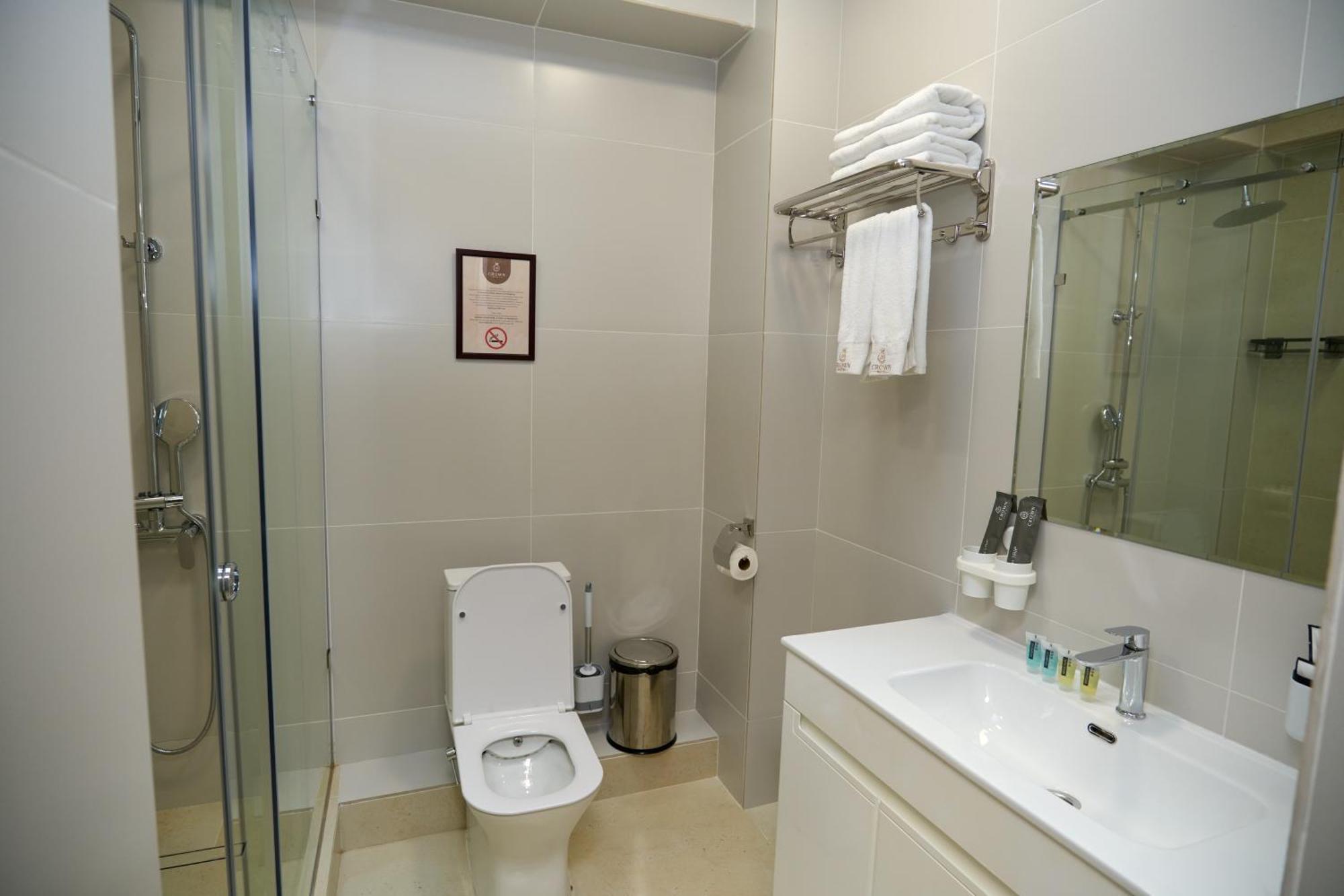 Crown Hotel Бішкек Екстер'єр фото
