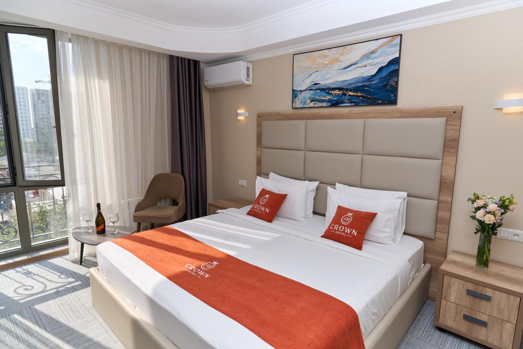 Crown Hotel Бішкек Екстер'єр фото